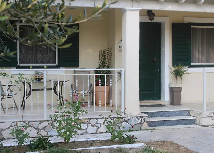 Дом отдыха Nafsika Family House